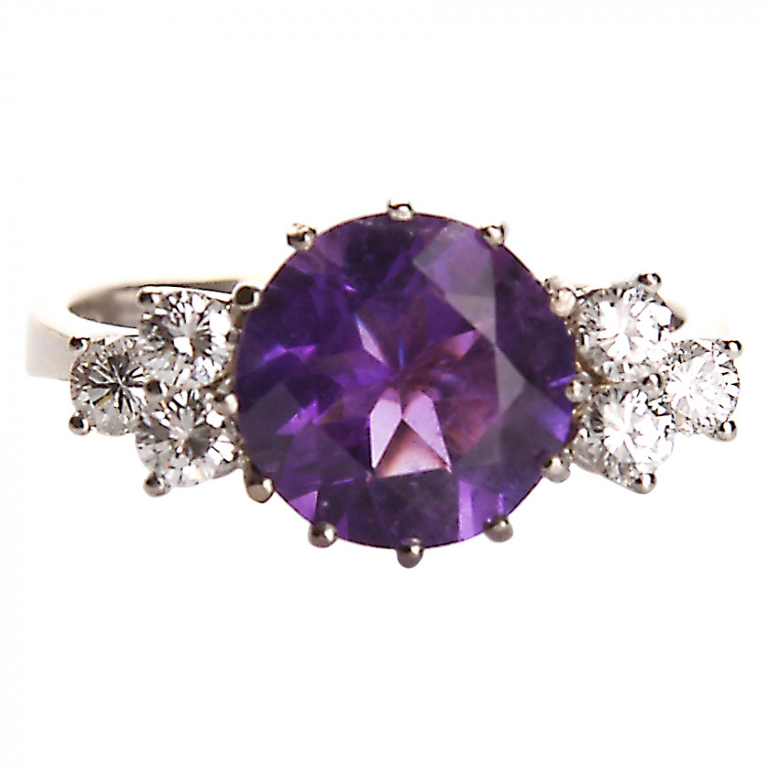 Zelta gredzens ar ametistu un dimantiem