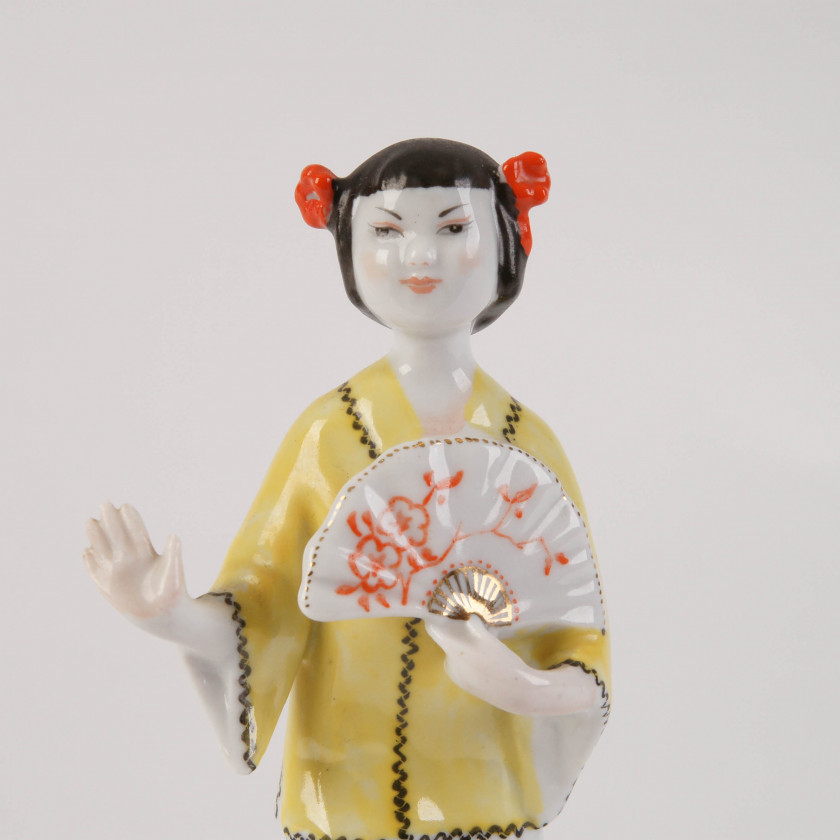 Porcelāna figūra "Ķīniešu meitene"