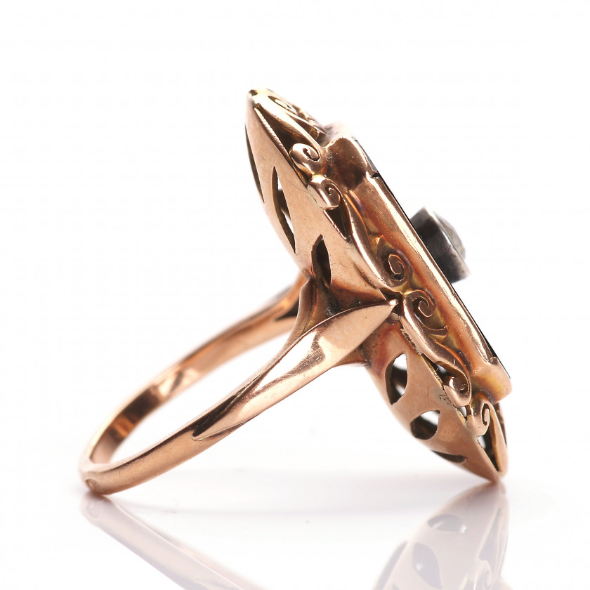 Золотое кольцо с бриллиантом и ониксом