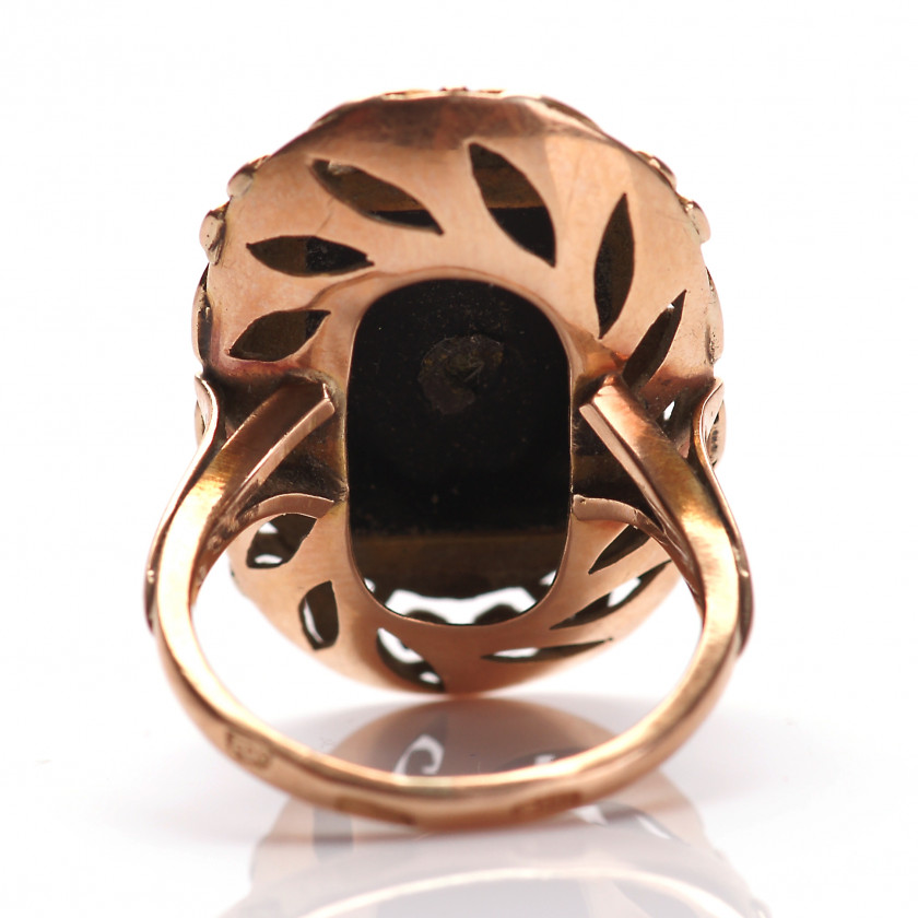 Gold ring with diamond and onyx