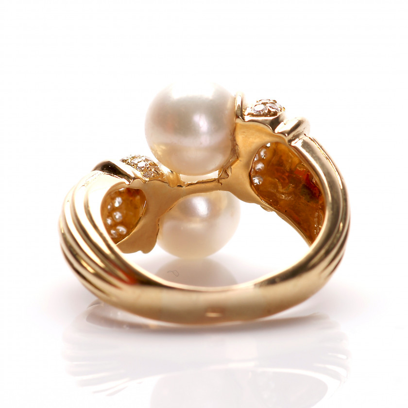 Zelta gredzens ar pērlēm un dimantiem