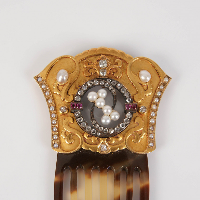 Gold comb with diamonds, rubies and pearls