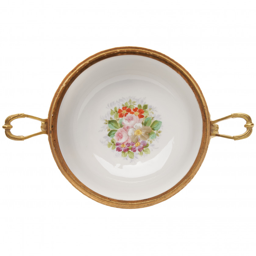 Porcelain bowl with lid from the service of the Emperor Louis Philippe