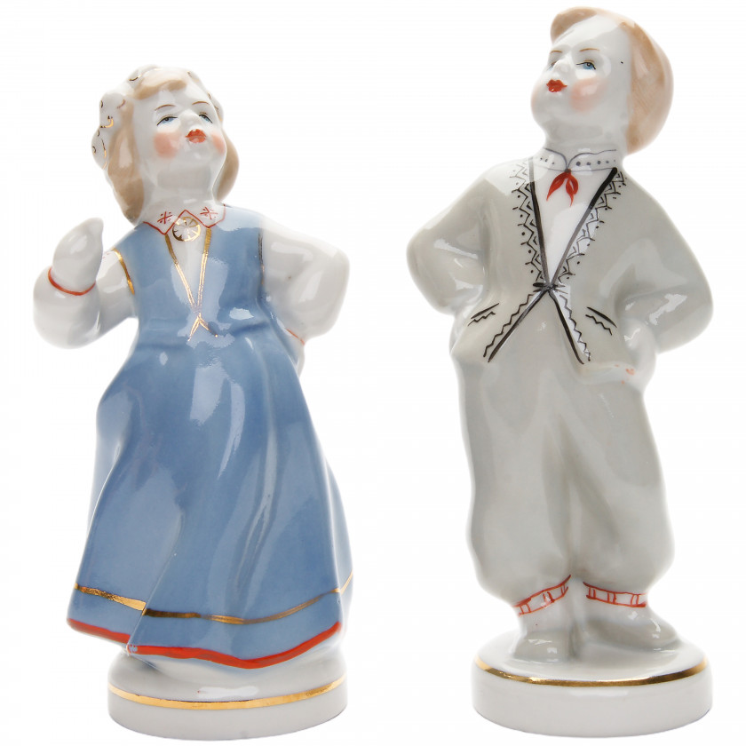 A pair of porcelain figures "Girl and boy in folk costumes"