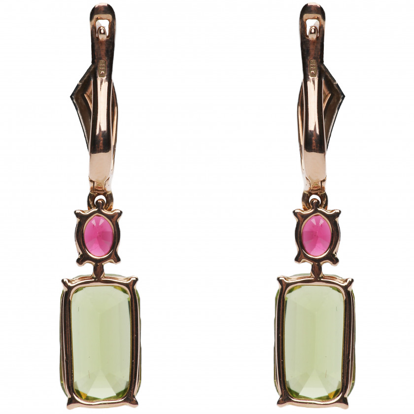 Gold earrings with peridots, spinels and diamonds