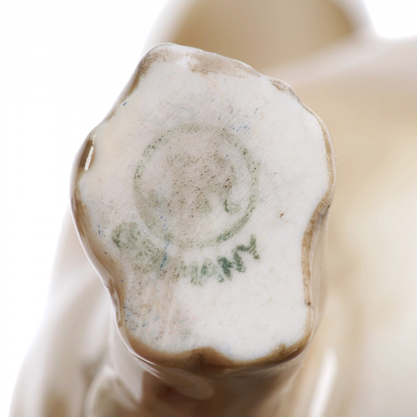 Фарфоровая фигура "Такса"