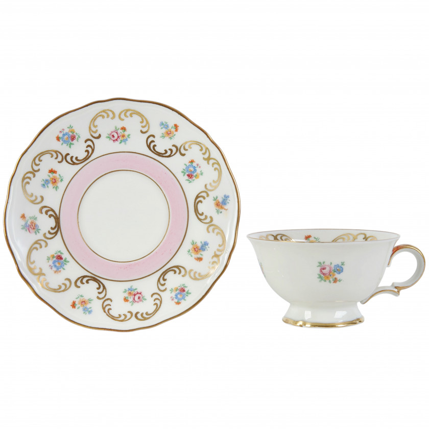 Фарфоровая кофейная чашечка с блюдцем