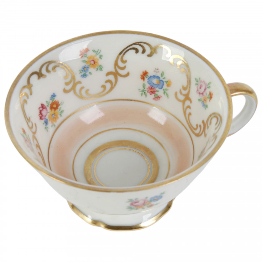 Фарфоровая кофейная чашечка с блюдцем