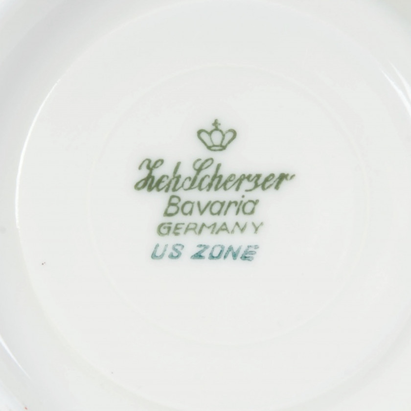 Фарфоровая кофейная чашечка с блюдцем