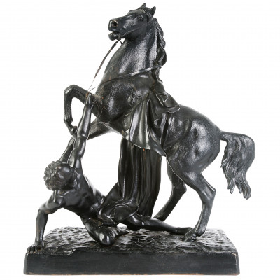 Скульптура "Лошадь с упавшим всадником"