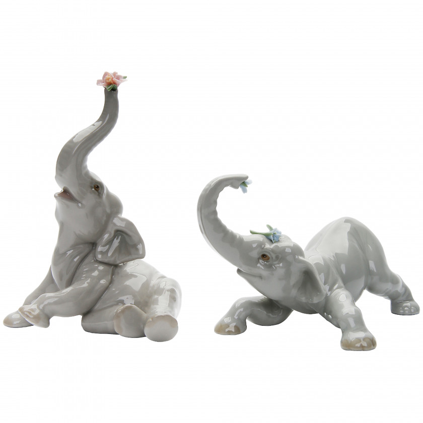 A pair of porcelain figures "Baby elephans with blue and pink flowers"