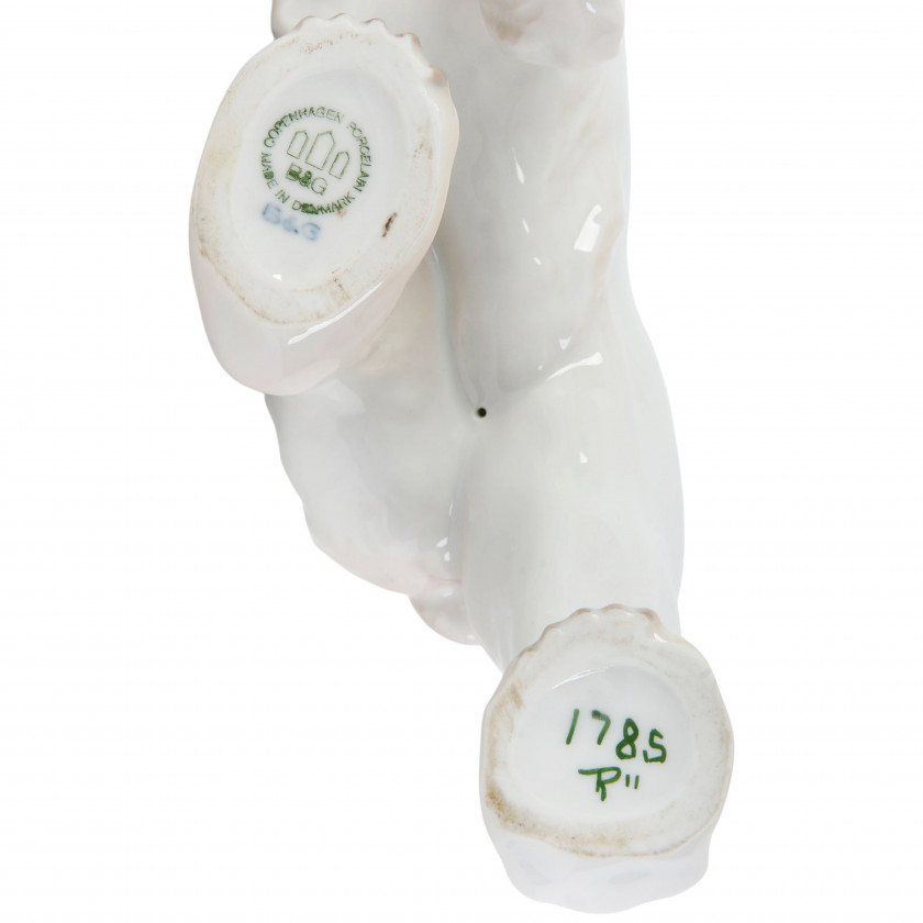 Фарфоровая фигура "Белый медведь"