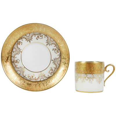 Фарфоровая кофейная чашечка с блюдцем