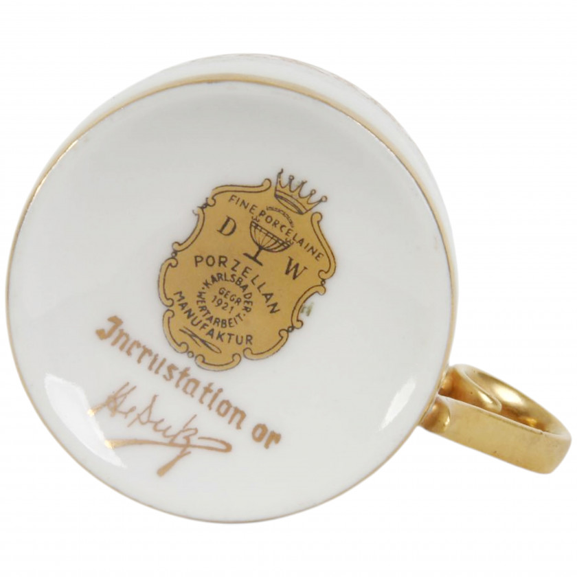 Фарфоровая кофейная чашечка с блюдцем