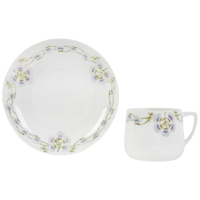 Фарфоровая чайная чашечка с блюдцем