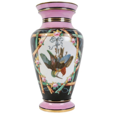 Фарфоровая декоративная ваза