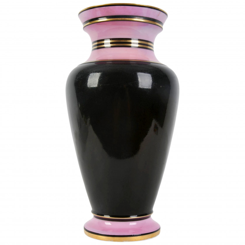 Фарфоровая декоративная ваза