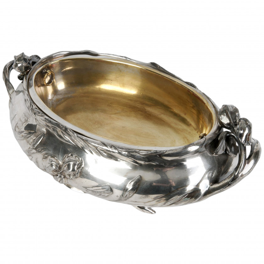 Apsudrabota žardinjēre Jūgendstilā