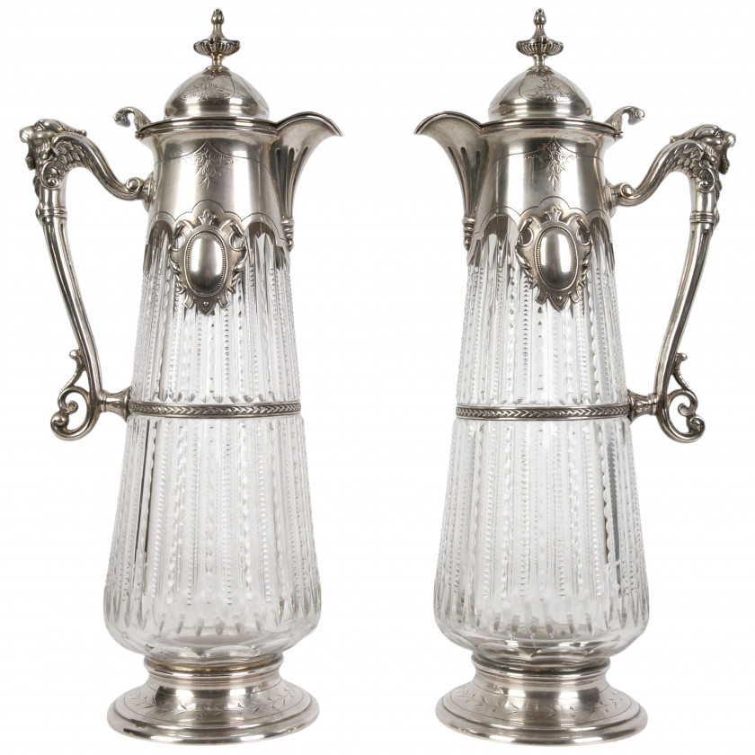 Пара стеклянных графинов с серебром
