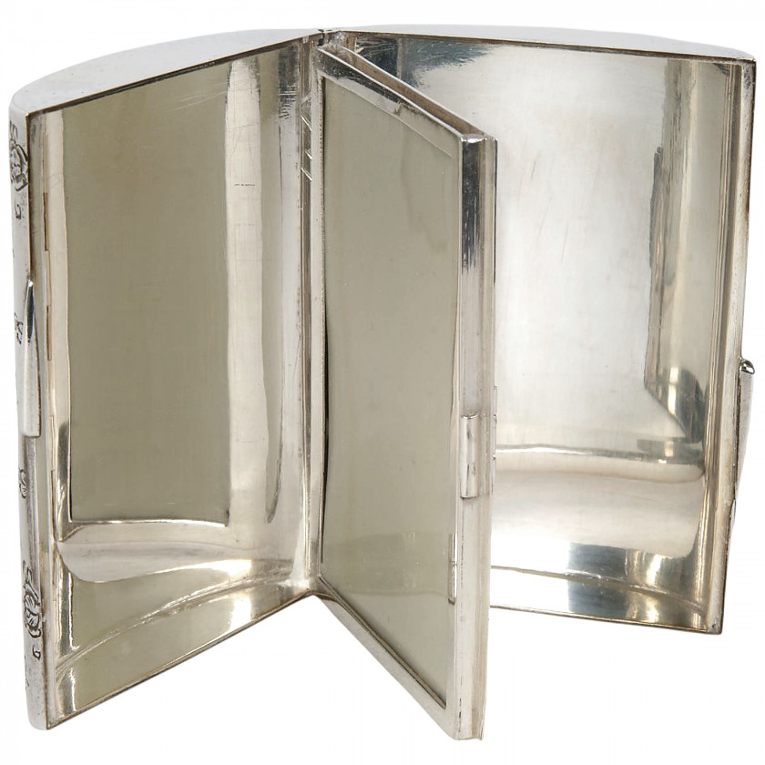 Серебряная пудреница