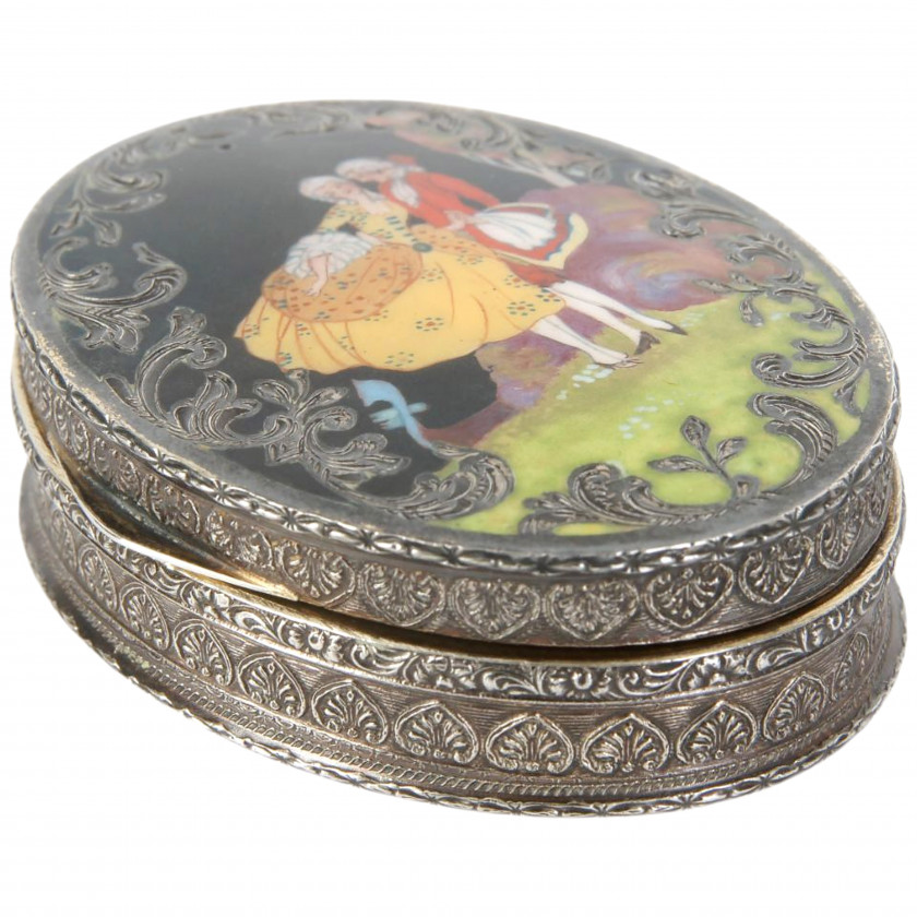 Серебряная пудреница с гильошированной эмалью