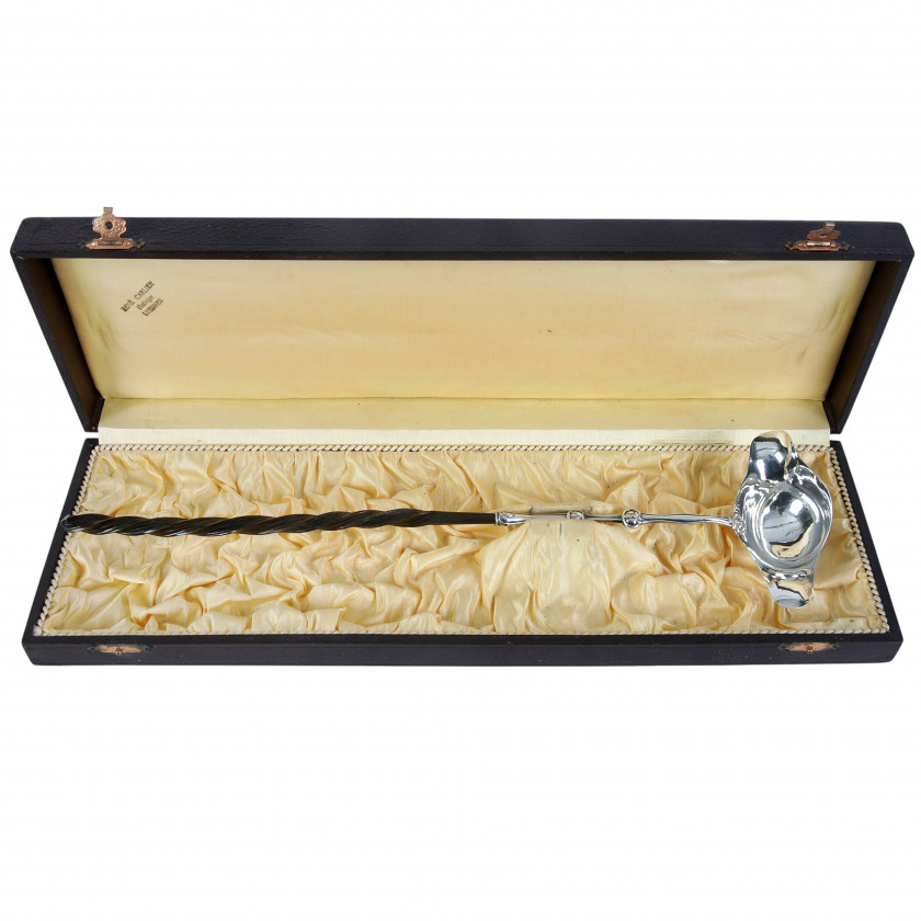 Серебряная ложка для соуса