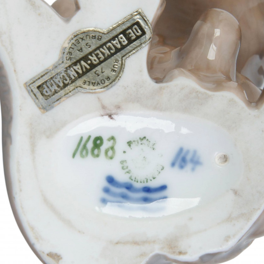 Фарфоровая фигура "Немецкая овчарка"