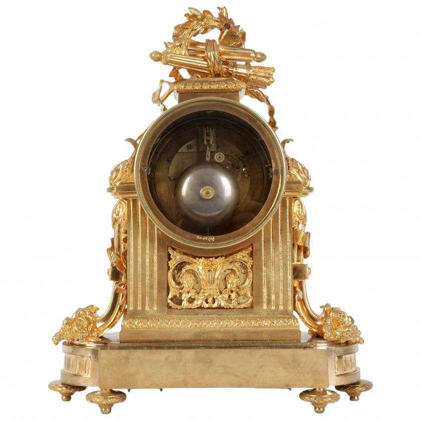 Бронзовые каминные часы