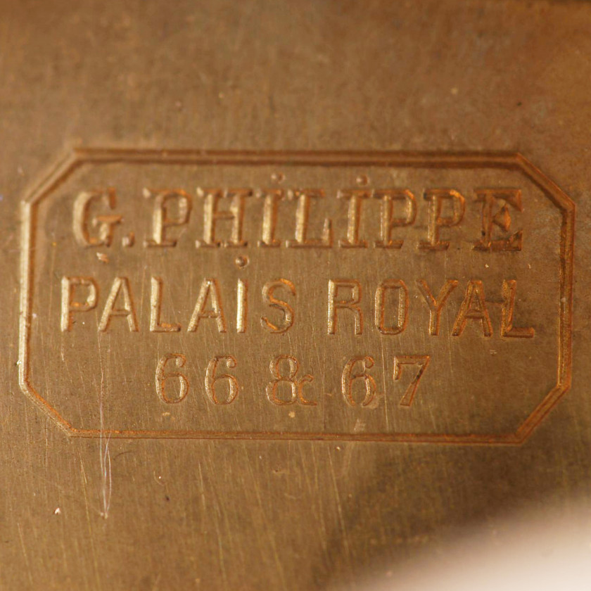 Бронзовые каминные часы с подсвечниками