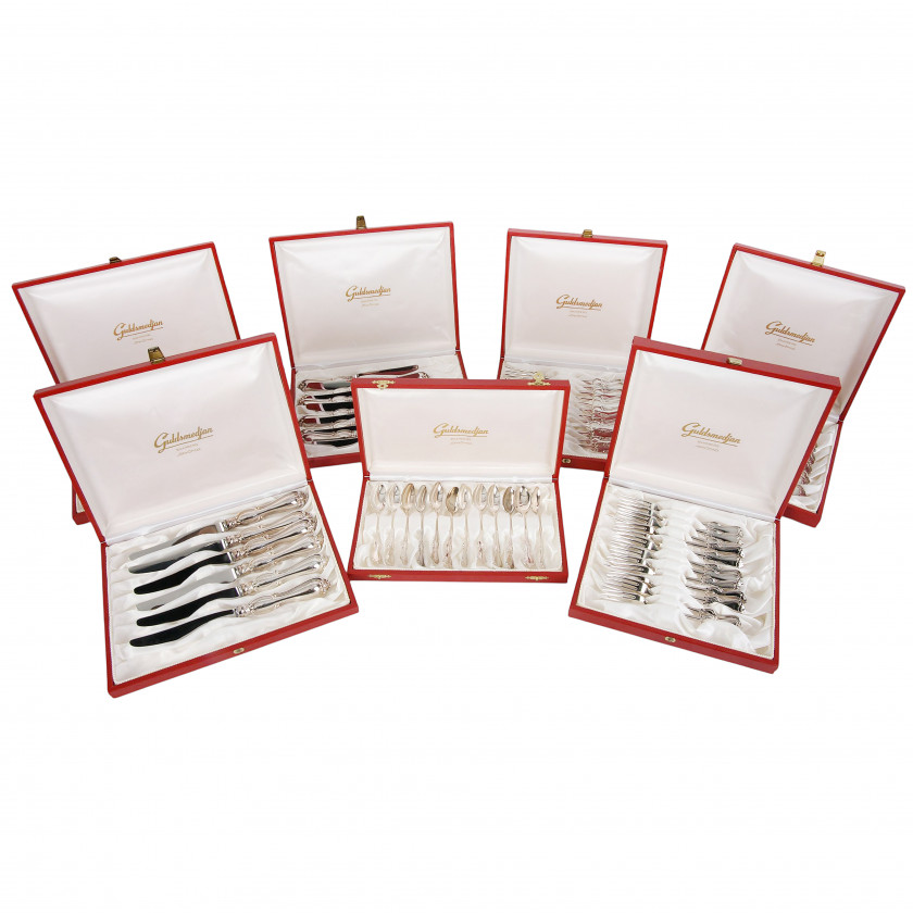 Серебряный набор столовых приборов на 12 персон