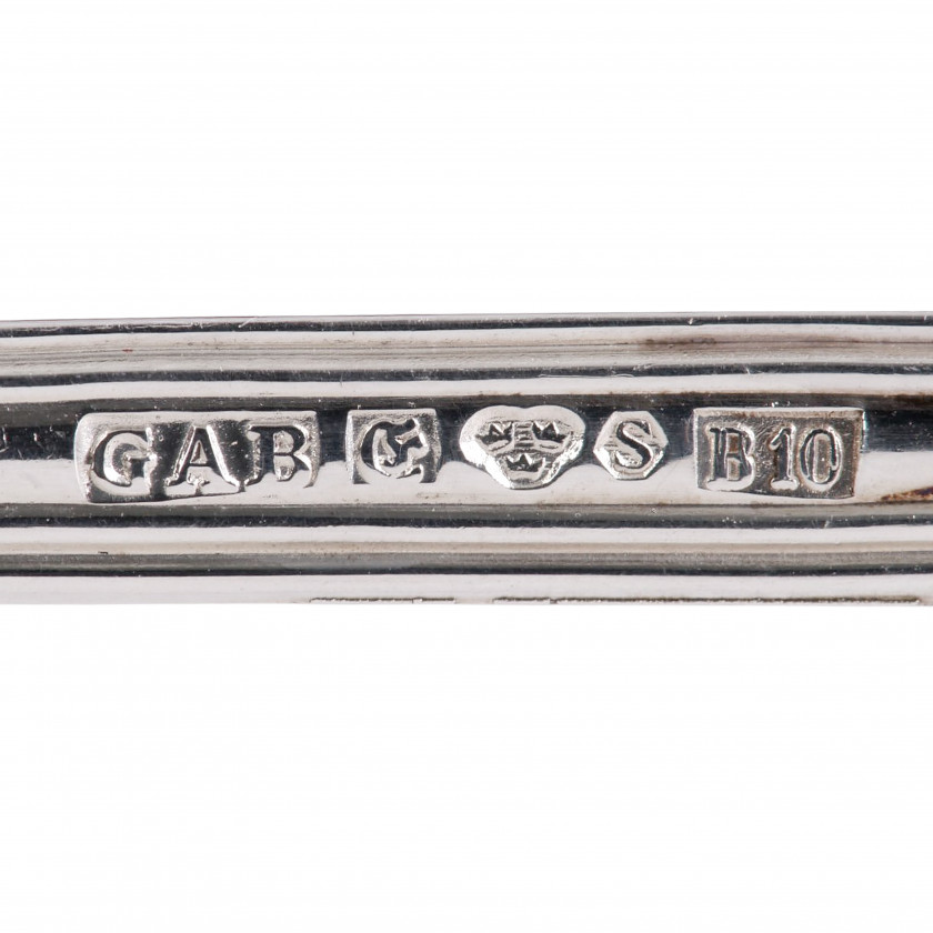 Серебряный набор столовых приборов на 12 персон