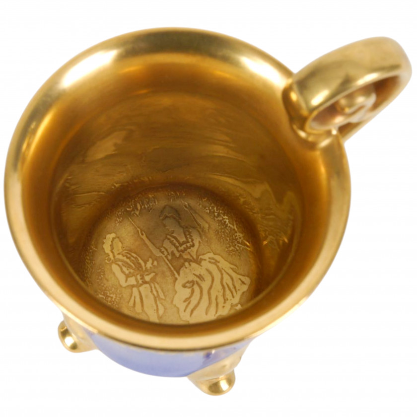 Фарфоровая кофейная чашечка с блюдцем