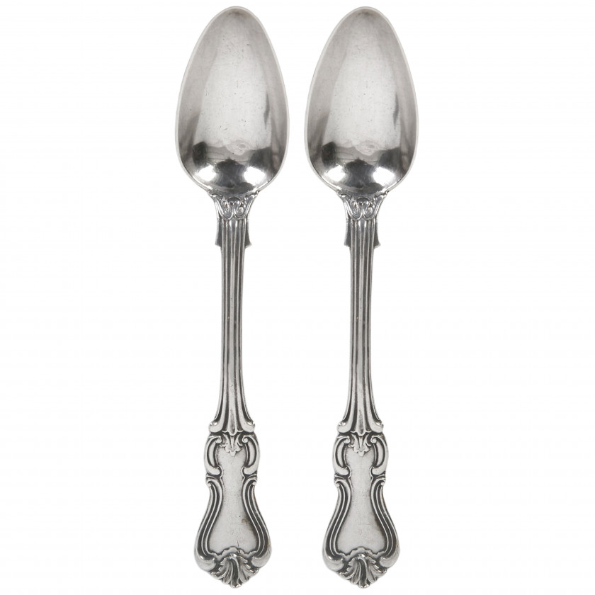 Divas sudraba tējkarotes