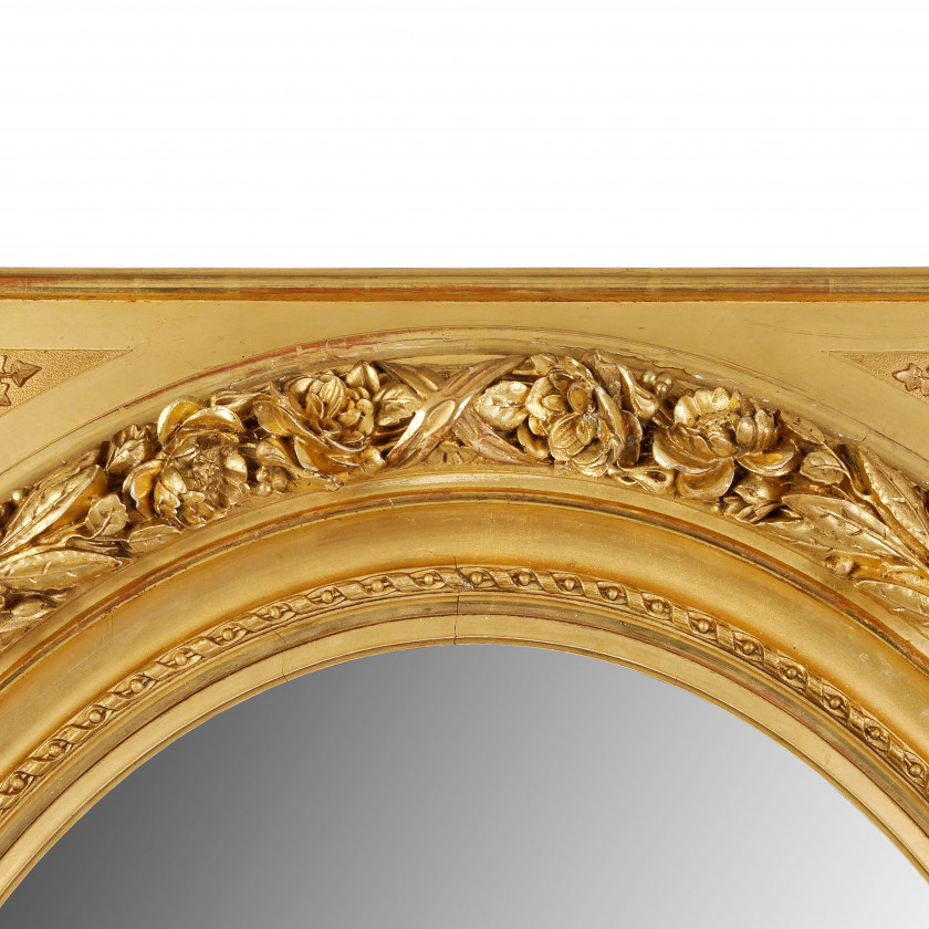 Овальное зеркало