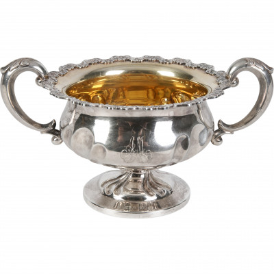 Sudraba konfekšu trauks