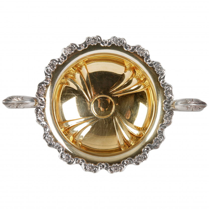 Sudraba konfekšu trauks