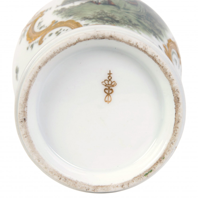 Porcelāna dekoratīvo vāžu pāris