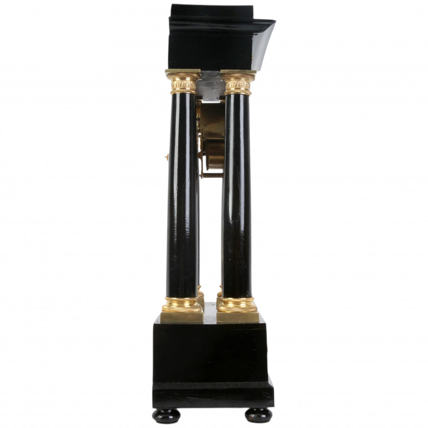 Mantel clock