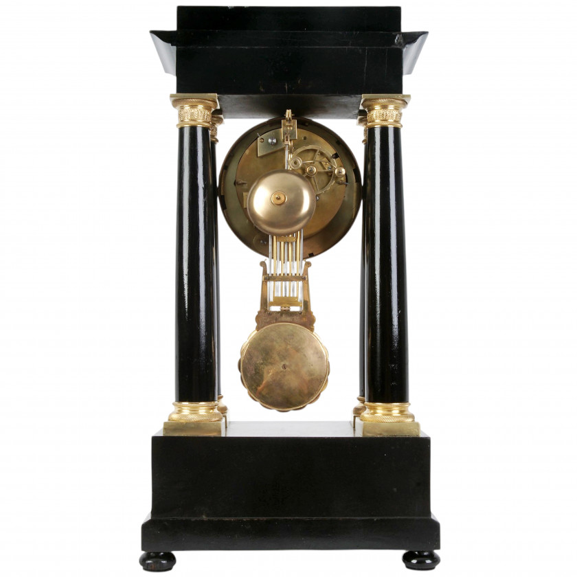 Mantel clock