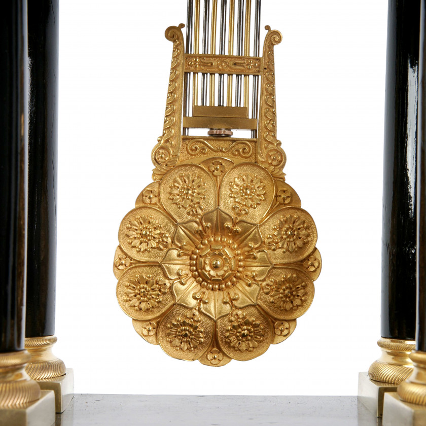 Mantel clock