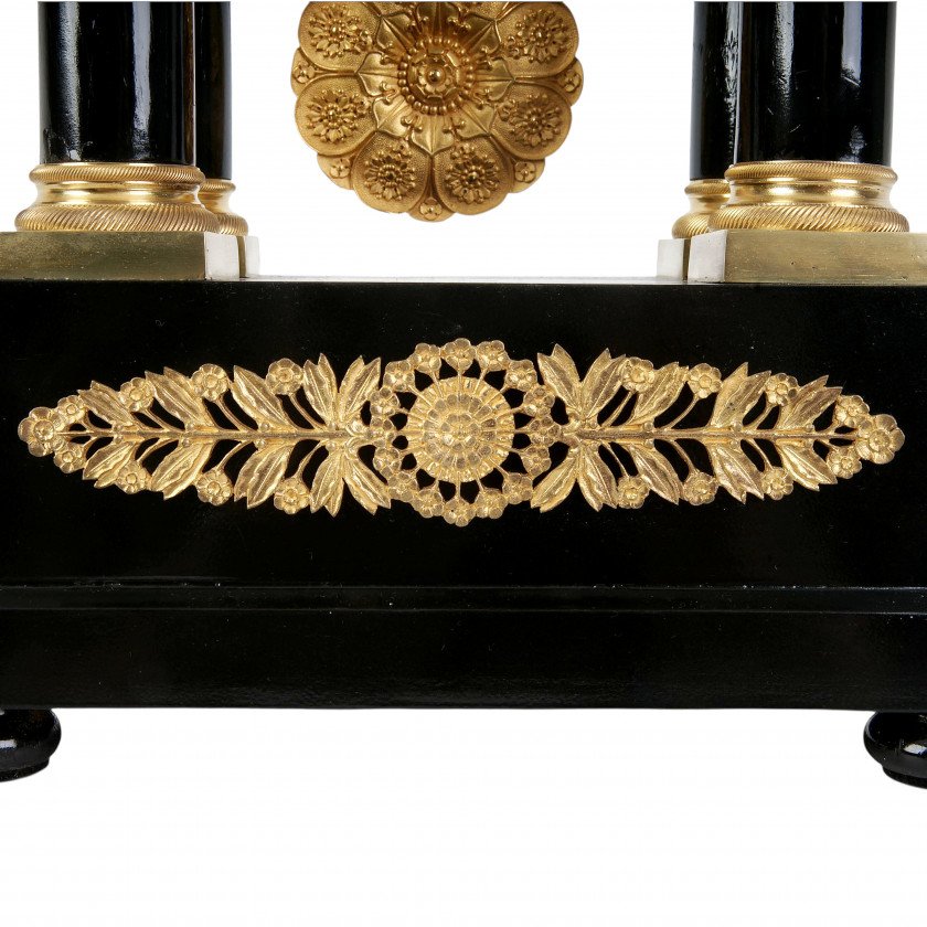 Mantel clock