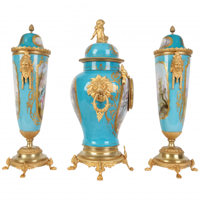 Porcelain garniture with clock