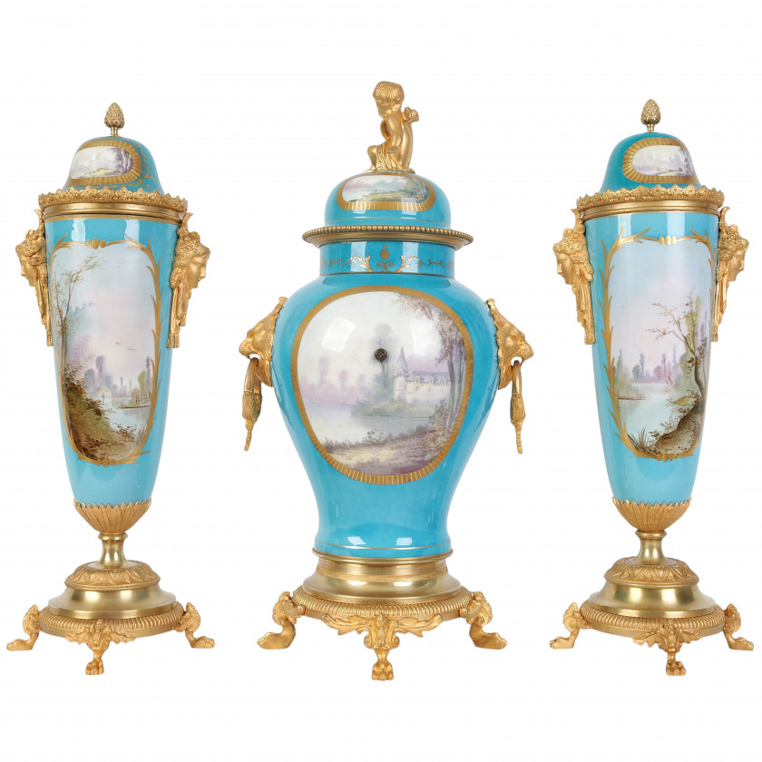 Porcelain garniture with clock