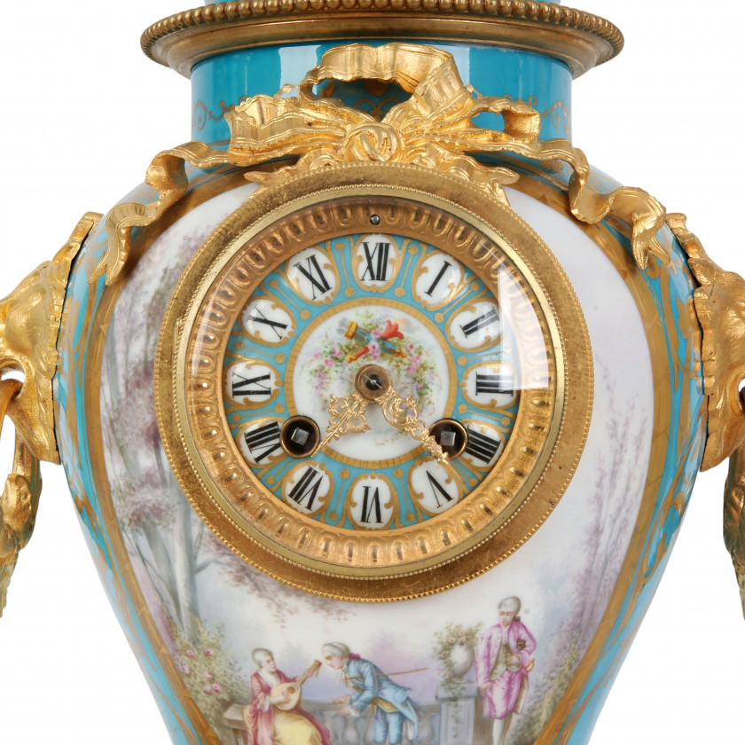 Porcelain garniture with clock