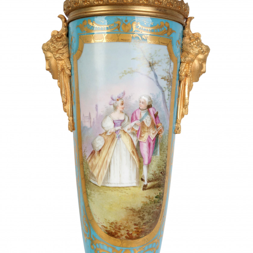 Porcelain garniture with clock