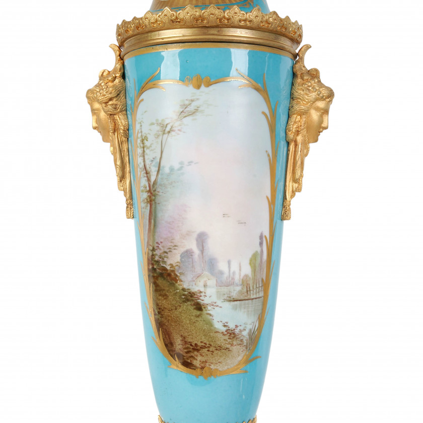 Porcelain garniture with clock