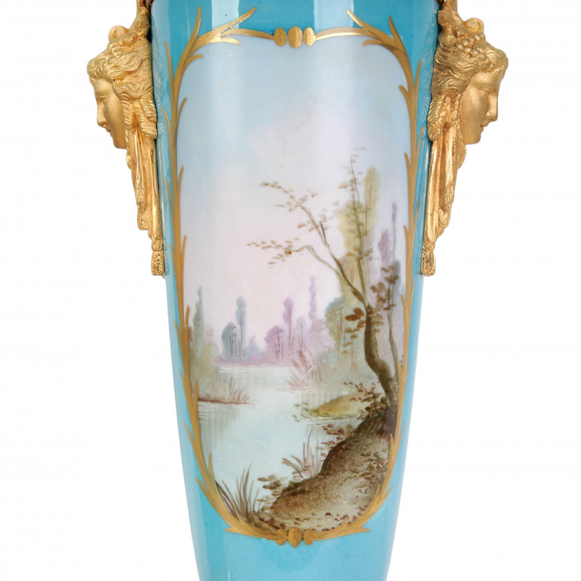 Porcelain garniture with clock