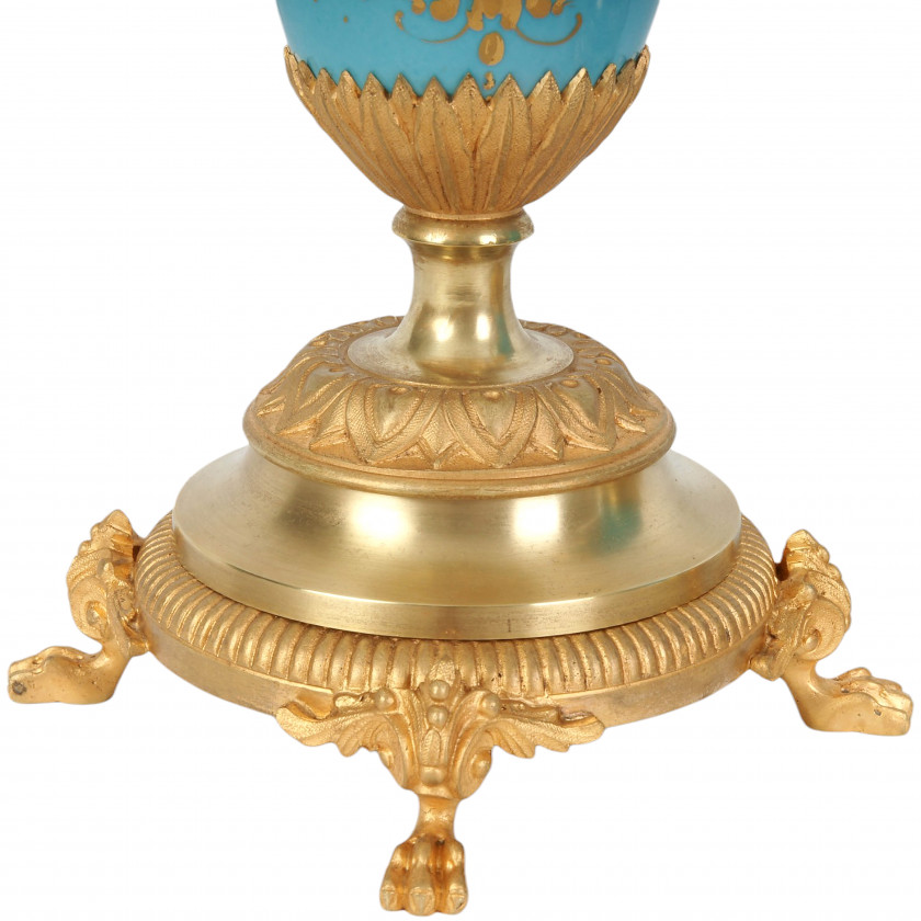 Porcelain garniture with clock