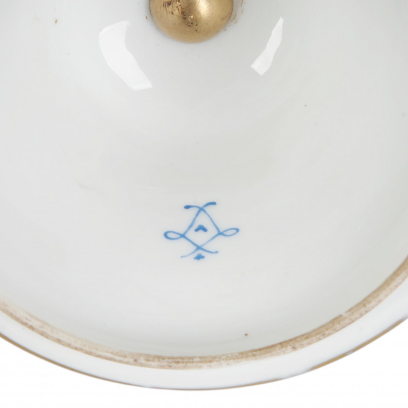 Porcelain garniture with clock