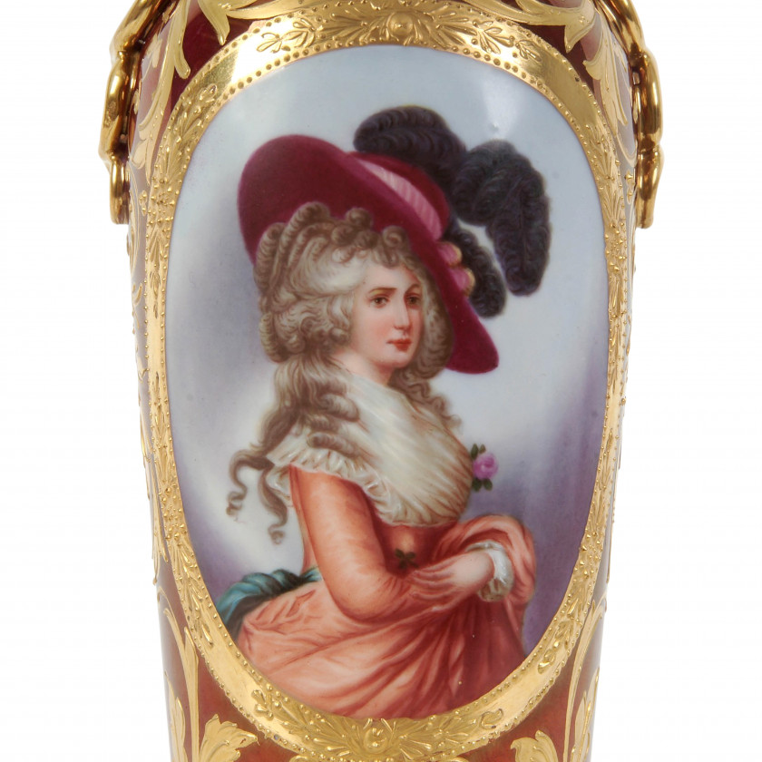 Porcelain decorative vase with a portrait of Georgiana Cavendish, Duchess of Devonshire